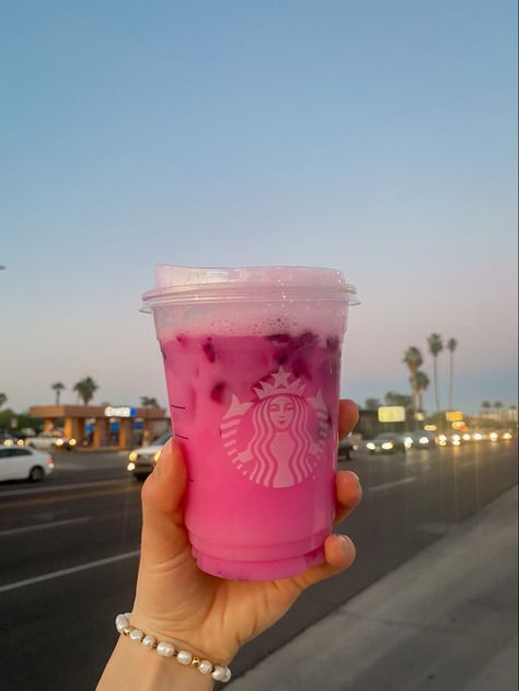 Starbucks Dragonfruit Refresher, Aesthetic Starbucks Drinks, Acai Drink, Star Buck, Dragonfruit Refresher, Aesthetic Starbucks, Starbucks Aesthetic, Cold Starbucks Drinks, Healthy Starbucks