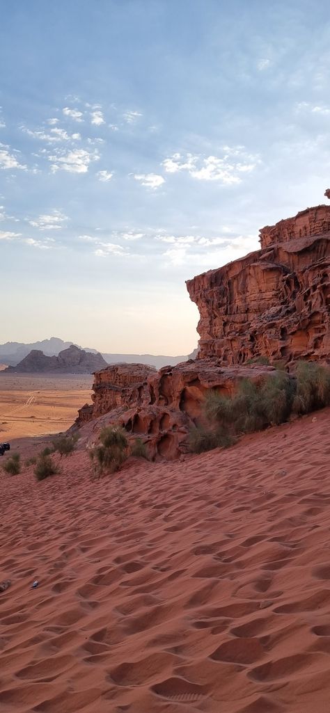 Amazing scene in wadi rum, Jordan Jordan Country Aesthetic, Jordan Place, Ancient Aesthetic, Wadi Rum Jordan, Jordan Country, Jordan Photos, Wadi Rum, Pretty Landscapes, World Of Color