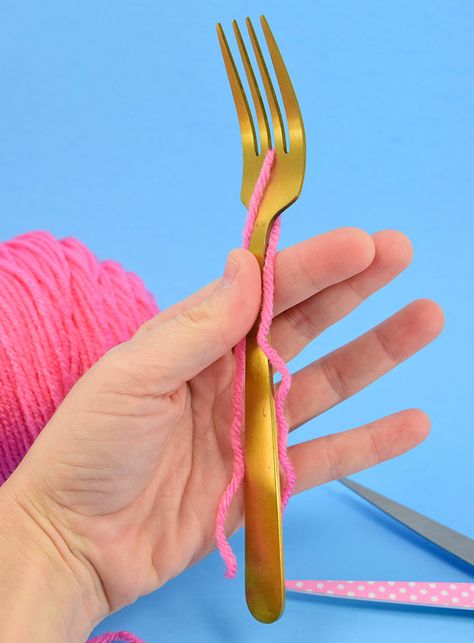 How to Make Fork Pompoms ⋆ Dream a Little Bigger Diy Pom Poms, Sharp Scissors, Wooly Hats, How To Make A Pom Pom, Diy Pom Pom, Pom Pom Maker, Yarn Pom Pom, Pom Pom Crafts, Crochet Thread