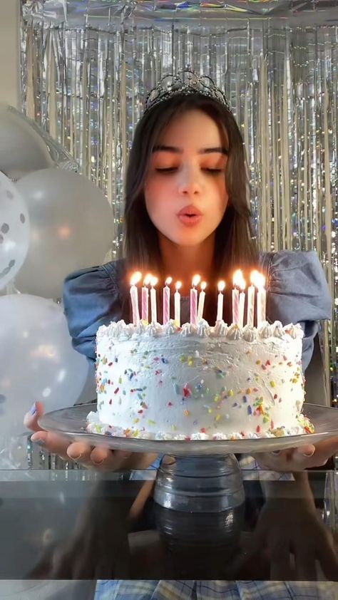 Happy Birthday Reels Video, Birthday Reels Instagram Ideas, Adult Birthday Photoshoot Ideas, Happy Birthday Reels, Birthday Reels Instagram, Birthday Videos Aesthetic, Happy Birthday Video Ideas, Birthday Video Editing Ideas, Birthday Reels