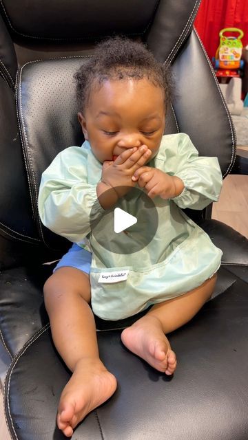 Jess Cyril on Instagram: "He loves every fruit I have given him so far. He is just a fruit person. #fyp #momlife #foryoupage #foryou #andrewjnr #boymom #viralvideo #dadlife #mumlife #babyfoodidea #baby" Funny Kid Videos, 40 Day Fast, Kid Videos, Funny Baby Faces, Chubby Babies, Human Babies, Baby Faces, Baby Eating