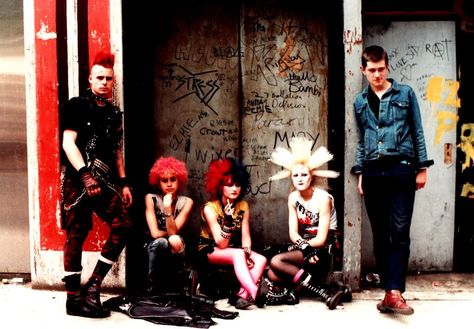 British Punk Fashion, Mens Punk Fashion, Punks 70s, 1970s Punk, Punk Guys, Punk Mode, Punk 80s, Kathleen Hanna, Punk Subculture