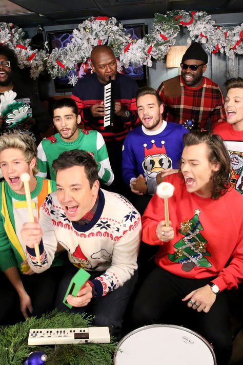 One Direction Christmas, Group Of People, Never Forget, One Direction, Instagram Photos, Wall, Christmas, Instagram