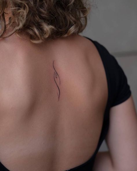 Back Minimalist Tattoo, Upper Back Tattoo Women, Upper Back Tattoo, Women Symbol, Minimalist Symbols, Upper Back Tattoos, Female Symbol, Symbol Tattoos, Boy Tattoos