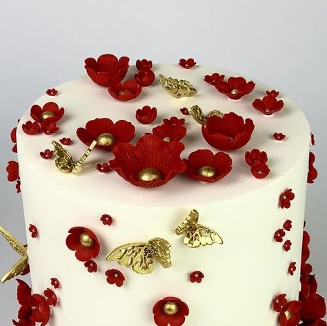 Red Floral Cake, Floral Cakes, Bmw Wallpapers, Cake Bakery, Engagement Cakes, Gold Cake, Sugar Craft, Floral Cake, Decorated Cakes