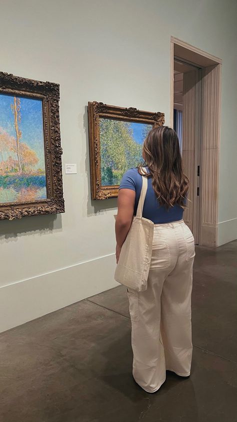 Art Gallery Insta Pics, Art Gallery Outfit Plus Size, Art Museum Outfit Plus Size, Outfit Ideas For Art Gallery, Insta Pic Ideas Plus Size, Plus Size Museum Outfit, Art Museum Date Outfit Summer, Museum Dress Outfit, Mid Size Instagram Picture Ideas