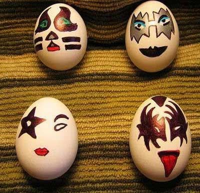 Get a little creative with a Sharpie and have some fun with faces when you decorate your Easter eggs. Easter Egg Pictures, Cool Easter Eggs, Funny Easter Eggs, Animation Photo, Egg Pictures, Funny Eggs, Egg Photo, Painted Eggs, Easter Egg Designs