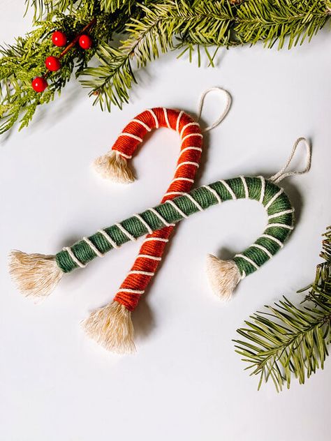 Macrame Candy Cane, Afternoon Crafts, Art Macramé, Violin Lessons, Macrame Christmas, Christmas Yarn, Candy Cane Ornament, Mele Kalikimaka, Christmas Classic