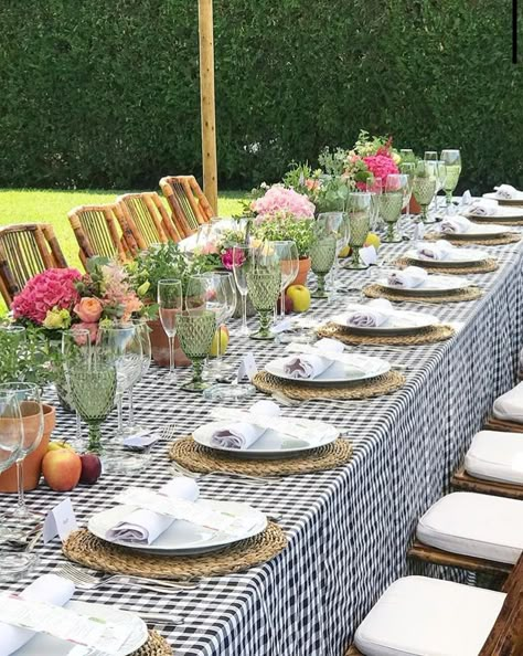 Gourmet Bbq, Outdoor Dinner Parties, Earthy Wedding, I Do Bbq, Cottage Wedding, Dinner Party Table, Flower Studio, Table Set Up, Wildflower Wedding