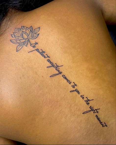 Spine Tattoos For Women In Memory, Cute Back Tattoos For Women Spine, Spinal Tattoo Women Quotes, Rug Tattoo Dames, Meaningful Spine Tattoos For Women, Spine Tattoos For Women Quotes, Spin Tattoos For Women, Spin Tattoos, Lifeline Tattoos