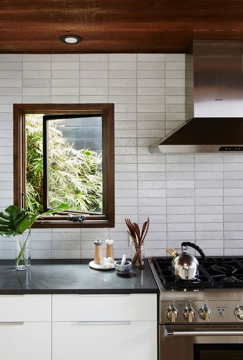 Instead of Subway Tile - Kitchen Backsplash Ideas Modern Kitchen Tiles, Kitchen Backsplash Inspiration, Modern Kitchen Backsplash, Unique Kitchen Backsplash, Subway Tile Backsplash Kitchen, Diy Kitchen Backsplash, Subway Tile Kitchen, Brick Backsplash, Kitchen Backsplash Designs