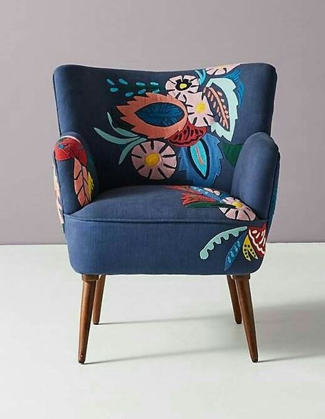 Vintage Home Decor Eclectic, Floral Accent Chair, Old Chairs, Eclectic Rugs, Funky Furniture, Diy Chair, Chair Upholstery, Cool Chairs, Accent Chairs For Living Room