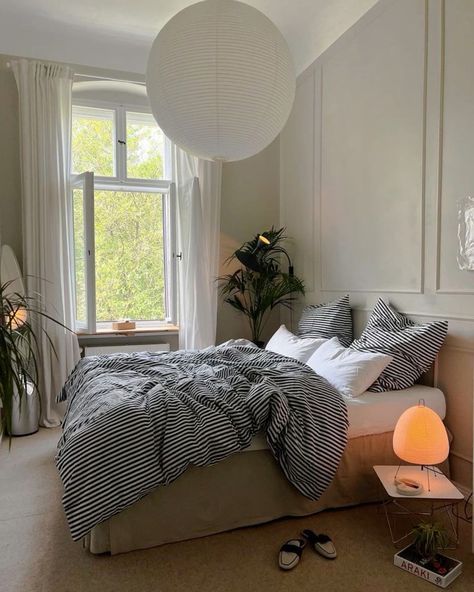 Layout Bedroom Ideas, University Room Decor, Uni Room Aesthetic, Small Bedroom Ideas Aesthetic, Room Inspo Minimalist, Aesthetic Small Bedroom, Uni Room Decor, Uni Dorm Room, University Room