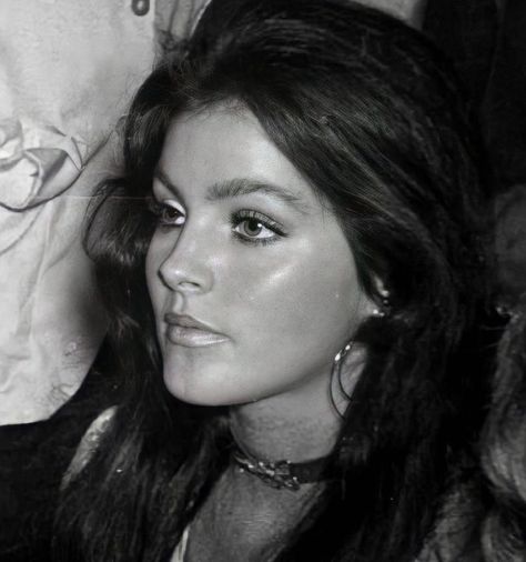 priscilla presley Priscilla Presley 70s Makeup, Priscilla Presley Makeup Eye, Young Priscilla Presley, Elvis Presley Priscilla, Elvis And Me, 60s Icons, Elvis And Priscilla, Priscilla Presley, Sofia Coppola