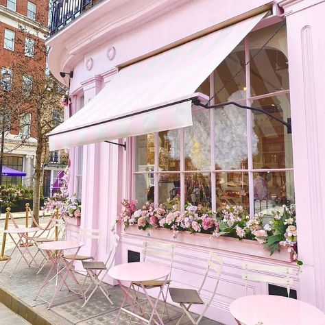 harri💝 (@nofearslefttodie) posted on Instagram • Mar 27, 2022 at 9:55am UTC London Aesthetic Outfits, Pink Bakery, Rabbit Images, Kensington Palace Gardens, Peggy Porschen Cakes, Dream Cafe, Peggy Porschen, Places In London, Aesthetic Places