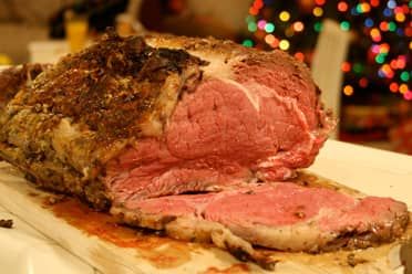 Slow-cooked prime rib with a red wine sauce Slow Cooker Prime Rib, Beef Eye Of Round, Boneless Prime Rib, Boneless Prime Rib Roast, Eye Of Round Roast, Eye Of Round, Prime Rib Roast Recipe, Cooking Prime Rib, Rib Roast Recipe