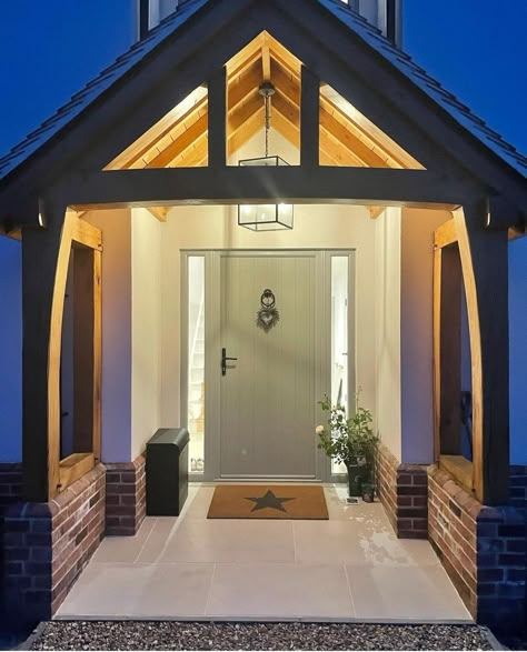 Bungalow Entrance Porch, Bungalow Porch Ideas Uk, House Porch, Uk Porch Ideas, Oak Porch Ideas Entrance, Oak Porch Ideas, Porches Ideas Entrance, Modern Country Home Exterior Uk, Front Porch Ideas Uk