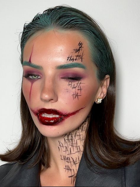 Halloween joker makeup tutorial look Baddie Joker Makeup, 2024 Halloween Makeup, Joker Woman Makeup, Joker Costume Female Makeup, Halloween Theme Makeup, Joker Makeup Look, Joker Costume Makeup, Joker Face Makeup, Halloween Makeup 2024