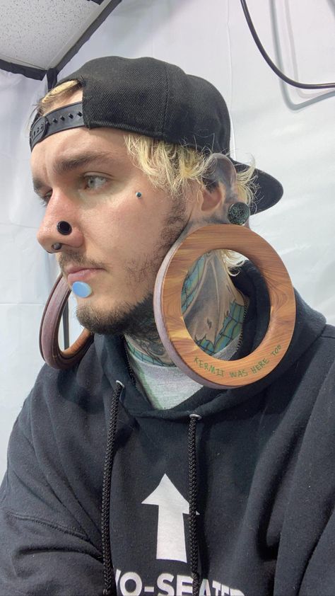 Guy With Ear Piercing, Tattoos For Guys Minimalist, Guys With Face Piercings, Stretched Ears Men, Guy Ear Piercings, Tattoo Placement Men, Simple Ear Tattoos, Guys With Earrings, Men Ear Tattoo