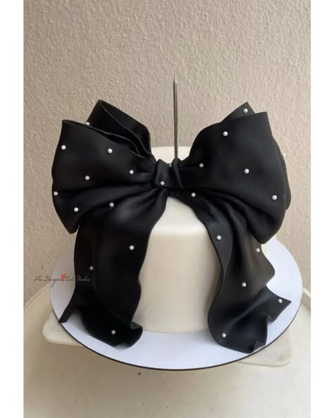 That's the most beautiful black bow I have ever made! 😍 thank you for ordering from me Sumitha! . . #madewithlove #sweettooth #ilovedessert #bangalorefoodies #foodphotography #themecake #italianmeringuebuttercream #sugarflowers #godman #alphacups #loveforlove #cupcakes #beercake #cupcakedecorating #suncake #sugarart #pastrychefsindia #designercake #bakinglover #babysharkcake #internationalcakedecorating #oneinamelon #cakesofinstagram #minionscake @thedesignercakemaker @bakelsindia @sugar... Black Bow Birthday Cake, Black And White Party Food Ideas, Black Coquette Party Theme, Black Bow Cookies, Cake With Bows On It, Graduation Party Ideas Black And White, Black Bow Cake, Black Bow Party Theme, Black And White Coquette Birthday