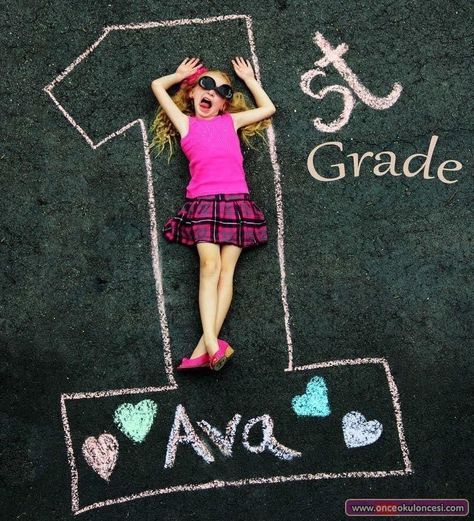 Sidewalk Chalk Photos, 1st Day Of School Pictures, Chalk Photos, First Day Of School Pictures, Back To School Pictures, Birthday Photography, 1st Day Of School, Sidewalk Chalk, School Pictures