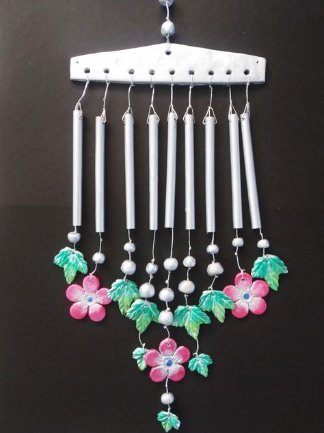 A beautiful wind chime made from old sketch pens Waste Pen Craft Ideas, Pencil Waste Craft, Best Out Of Waste Ideas Kindergarten, Wealth Out Of Waste Craft, Wind Chime Diy, Waste Material Craft Ideas, Waste Material Craft, Beat Out Of Waste Craft Ideas, Make Wind Chimes