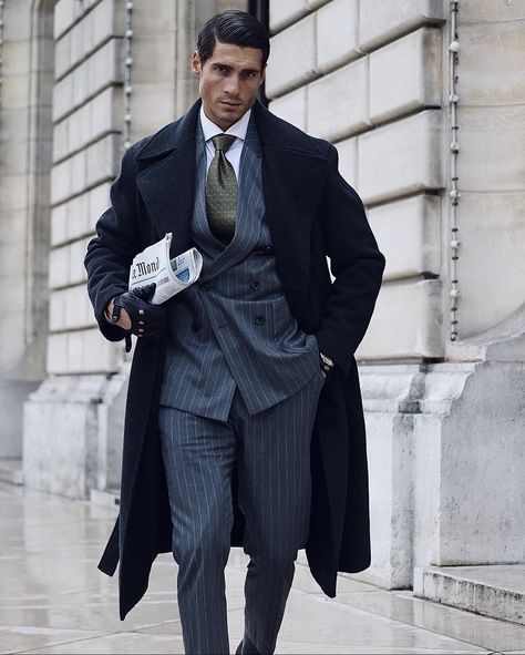 Overcoat Suit Men, Best Suit Colors For Men, Well Dressed Men Modern Gentleman, Classic Mens Style Modern Gentleman, Businessman Aesthetic, Well Dressed Men Casual, Suit Overcoat, Classy Gentleman, Gentleman Outfit