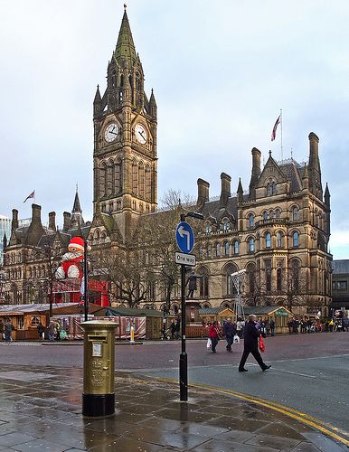 Philip Hindes' gold post box outside Manchester Town Hall Salford, Manchester Architecture, Manchester Town Hall, Manchester Bee, Manchester Police, La Rive, Greater Manchester, Post Box, English Countryside