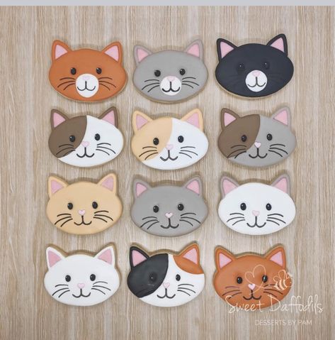 Kitty Cat Cookies Decorated, Cat Decorated Cookies Royal Icing, Cat Face Decorated Cookies, Kitty Cat Cookies, Dog And Cat Cookies Decorated, Cat Cutout Cookies, Cats Cookies Decorated, Kitten Cookies Decorated, Cat Birthday Cookies Decorated