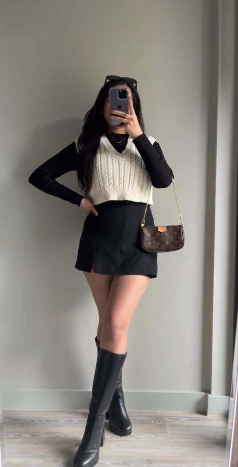 Black Flare Skirt Outfit, Outfit Black Tights, Black Mini Skirt Outfit Winter, Lawyer Fits, Mini Skirt Outfit Black Women, Mini Skirt Winter Outfit, Black Satin Skirt Outfit, Black Skirt Outfit Winter, Skirt Outfit Black Women