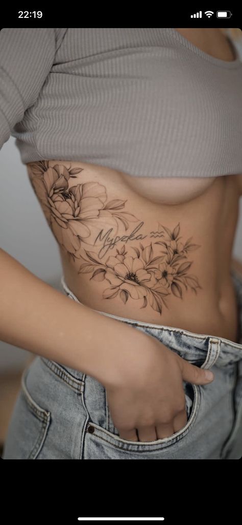 Flower Side Body Tattoo, Rib And Back Tattoos For Women, Womans Ribs Tattoo, Hip Rib Tattoo Women, Tattoo Side Rib Women Large, Floral Ribcage Tattoos For Women, Side Body Tattoos For Women Ribs Flower, Torso Flower Tattoo, Rib To Back Tattoos For Women