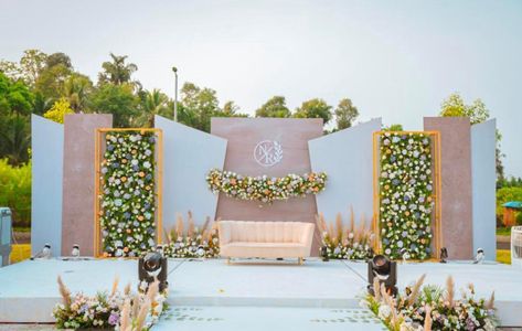 Lawn Wedding Stage Decoration, Outdoor Stage Decorations Wedding, Marriage Lawn Design Plan, Royal Stage Decoration, Marriage Lawn Design, Wedding Stage Design Simple, Wedding Stage Design Backdrop Ideas, Varmala Stage, Reception Stage Decoration Backdrops