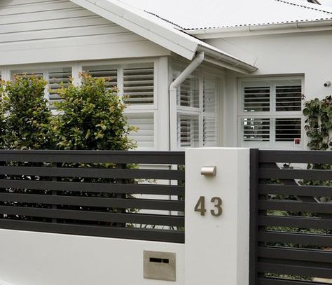 Horizontal Topper on Stucco Stucco Fence Wall, Stucco Fence, House Front Gate, Pagar Modern, Fence Design Ideas, Yard Privacy, Gate Wall Design, Modern Gate, Modern Fence Design