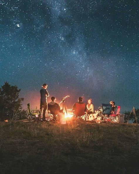 Good Times . Fire Camp . Outdoor . Enjoy the Little Things in Life . Friends . Starry Night . Outdoor Life, Camping Hacks, Under The Stars, Retro Camping, Yoga Decor, Camping Photography, Camping Ideas, Camping Life, Go Camping