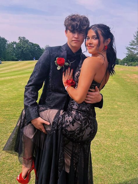 Prom Goals Couples Photo Ideas, Black And Red Prom Aesthetic, Red And Black Prom Ideas, Black Prom Inspo Couple, Black Prom Ideas Couples, Black Prom Dress And Tux Ideas, Black And Red Hoco, Black And White Prom Couple, Black Dress Prom Couple