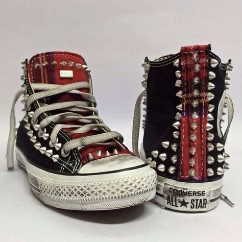 Nike Vans, All Star Converse, Punk Shoes, Diy Sneakers, Star Converse, Dr Shoes, New Rock, Punk Outfits, Swag Shoes