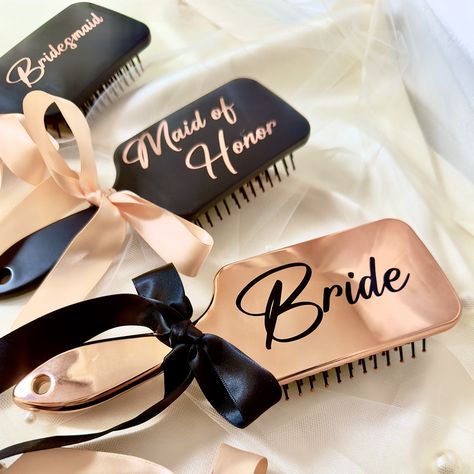 Custom Hair Brushes, Bridesmaid gifts, Bridesmaid Hair brushes, Personalized gifts, Bachelorette gifts, bridal gift, Bachelorette favors  🌟About🌟 Looking for the perfect Gift for your bridesmaids or Bridal Crew ? Look no further than our customized Hair Brushes! These fun and stylish Brushes are perfect for bachelorette parties, bridal showers, or just a gifts to remind your care and love for your besties. Each Hair brush is made from high-quality materials and features with a ribbon.  🌟These Customized Hair Brushes are perfect gifts for the bride and their Squad for Bachelorette Party, As a Honeymoon gift or as a Birthday party gift. 🌟You can personalize it with name or wedding role. 🌟All Our Hair Brushes are customized by oracal. 🌟Hair Brushes Color: Metallic Blue, Metallic Rose Go Bride Gift Bag Ideas, Sentimental Bridesmaid Gifts, Unique Bridesmaids Gifts, Bridesmaids Day Of Gifts, Bridesmaids Gifts Day Of Wedding, Bridal Party Gift Ideas, Bridesmaids Gifts From Bride, Bridesmaid Box Ideas, Wedding Party Gift Ideas