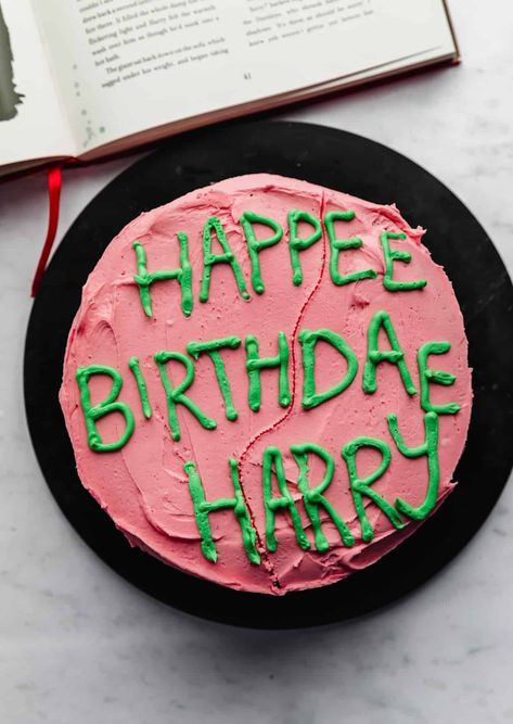 This Harry Potter Birthday Cake will take Harry Potter fans right into the wizarding world of Harry Potter! This delicious “sticky chocolate cake” (as described in the book) is covered in a bright pink vanilla buttercream frosting that is roughly done (Hagrid sat on it after all!) and finished off with the bright green “Happee Birthdae Harry” written on the top! Harry Potter Food Ideas, Happee Birthdae Harry, Gateau Harry Potter, Harry Potter Snacks, Happy Birthday Harry, Harry Potter Movie Night, Harry Potter Marathon, Harry Potter Theme Birthday, Cumpleaños Harry Potter