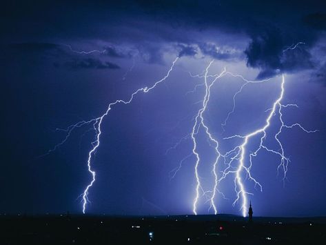 Thunder Effect, Lightning Photography, Forces Of Nature, Matter Science, Age Of Empires, Lightning Storm, University Of Toronto, Storm Clouds, Dark Matter