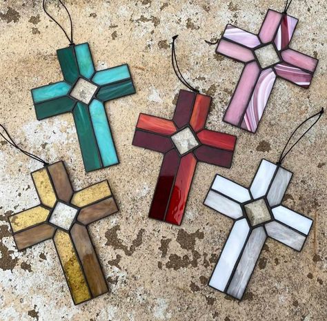 Christian Stained Glass Art, Small Stained Glass Projects Simple, Stained Glass Cross Pattern, Cross Stained Glass Patterns, Glass Soldering, Dawn Treader, Stained Glass Cross, Christmas Religious, Glass Painting Patterns