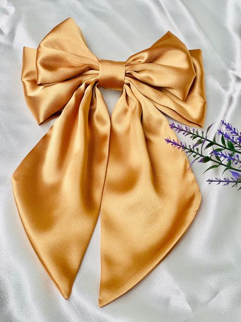 This preppy satin hair bow for girls features a lustrous satin ribbon in a classic design, adding a touch of elegance to any hairstyle. The bow is securely attached to a durable clip, making it easy to style and ensuring it stays in place throughout the day. Perfect for adding a charming accent to both casual and formal outfits. This preppy satin hair bow for girls is versatile and can be used to accessorize various hairstyles, such as ponytails, braids, or even half-up styles. It adds a stylish and polished look to everyday outfits, school uniforms, or special occasions. The secure clip ensures it stays in place, making it a practical yet fashionable accessory for girls. 🌸Bow Size🌸 Length: 10 and 1/2 inch ( bow and tail ) Width : 7 and 1/2 inch . Clip : French barrettes clip 10 cm. Colo Ponytails Braids, Satin Hair Bow, Trendy Bows, Place Making, Women Hair Accessories, Securely Attached, Bow Accessories, Formal Outfits, Bow Clip