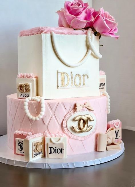 Dior Birthday Cake, Purple Floral Cake, Floral Cake Ideas, Dior Cake, Chanel Birthday Cake, Tårta Design, Chanel Cake, Chanel Birthday, Birthday Cake Decorating Ideas