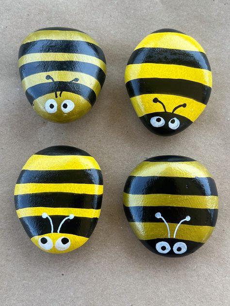 Hand painted, garden BEE rocks. These bees are 2-3 inches and each rock is unique. The rocks are not handmade from concrete so each rock may be slightly different than pictured. Each rock will vary slightly as I do not use stencils or stamps. I am happy to do custom colors not pictured or themed bees for celebrations and holidays. Cake Pops, Bumblebee Painted Rocks, Cute Painted Rocks, Things To Paint On Rocks, Rock Bugs, Kids Rock Painting, Cute Rock Painting Ideas, Bumble Bee Craft, Bee Rocks