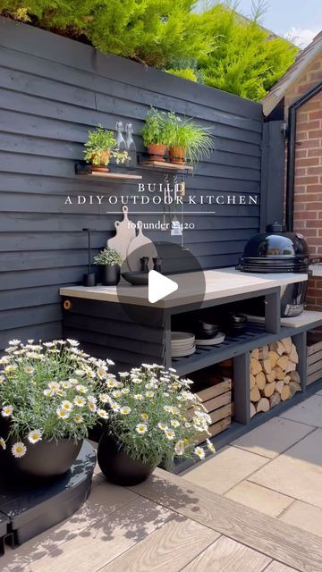 Outdoor Kitchen On Gravel, Outdoor Kitchen Worktop Ideas, Timber Outdoor Kitchen, Simple Outdoor Kitchen Ideas Diy, Garden Bbq Ideas, Garden Kitchen Outdoor, Diy Bbq Area, Pizza Area, Garden Bbq Area