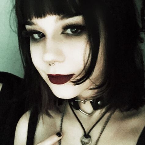 Dark 90s Aesthetic, Egirl Makeup Goth, Mall Goth Makeup, Beetlejuice Fashion, Trad Goth Makeup, Futuristic Makeup, Grunge Winter, Eyeliner Lips, Egirl Makeup