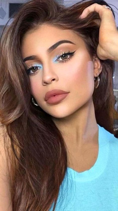 Kylie Jenner Makeup Look, Maquillage Kylie Jenner, Halloweenský Makeup, Makeup Cantik, Make Up Designs, Kylie Makeup, Jenner Makeup, Celebrity Makeup Looks, Geometric Tattoos