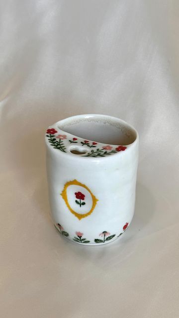 Cup Designs Painting, Ceramics Mug Design, Thumb Mug, Cermanic Mug Ideas, Thumb Mugs, Ceramic Cup Handmade, Handmade Ceramics Cup, Ceramics Gift Ideas, Ceramic Mugs Handmade Aesthetic