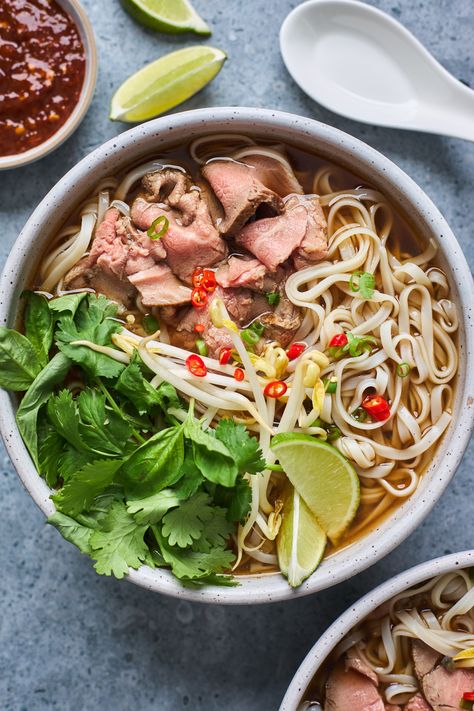 Pho Noodle Soup Recipe, Pho Beef, Bowl Of Pho, Pho Noodle Soup, How To Make Pho, Pho Noodles, Vietnamese Pho, Pho Recipe, Pho Soup