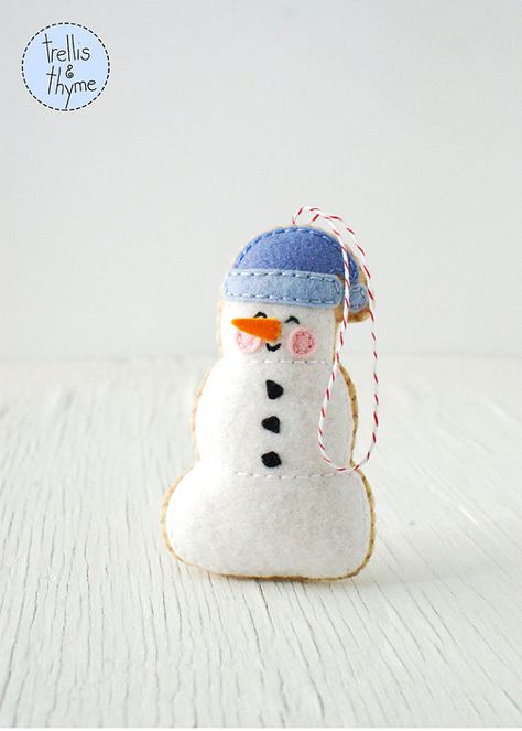 Christmas Diy Kids, Diy Felt Christmas Ornaments, Marshmallow Snowman, Felt Ornaments Patterns, Felt Snowman, Kawaii Christmas, Felt Christmas Decorations, Felt Ornament, Christmas Tree Toy