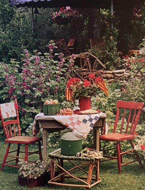 Killer Frequency, 1950s Garden, Retro Homes, British Cottage, 90s Country, Country Decor, Garden Ideas, Garnet, Outdoor Furniture Sets